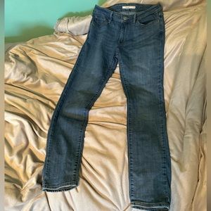 Levi’s 711 skinny jean size 28. dark blue wash.